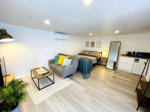 Newly Renovated Contemporary Private Studio Near Hobart CBD And Airport - Accommodation Sydney 0