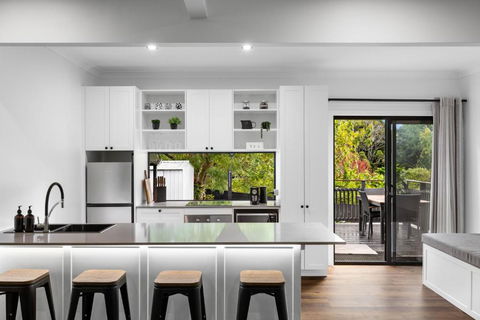 New Modern 2 Bedroom Mountain Retreat Escape - Sydney 4u 1