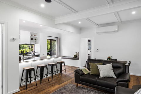 New Modern 2 Bedroom Mountain Retreat Escape - Sydney 4u 3