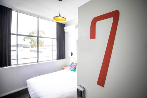 Nightcap At Ashley Hotel - Sydney 4u 3