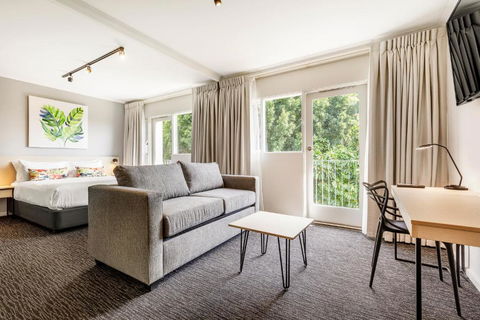 Nightcap At Findon Hotel - Sydney 4u 2