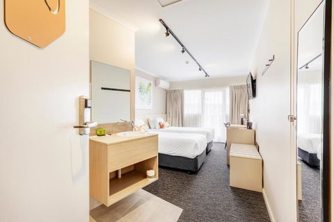 Nightcap At Findon Hotel - Sydney 4u 1