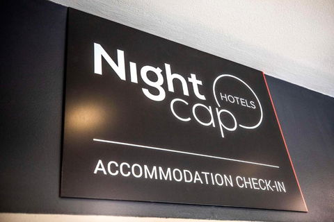 Nightcap At High Flyer Hotel - Sydney 4u 3