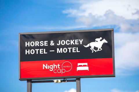 Nightcap At Horse & Jockey Hotel Warwick - Sydney 4u 2