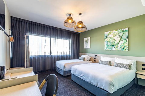 Nightcap At Commercial Hotel - Sydney 4u 0