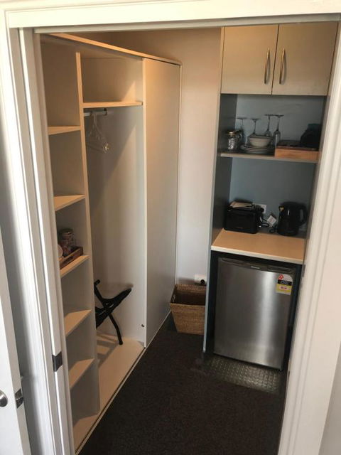 Number 10 -King Bed With Breakfast - Sydney 4u 2