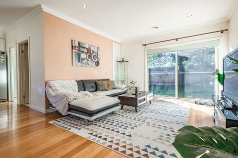 Nunawading Beautiful 3br Housedeckingcourtyard - Sydney 4u 2