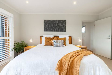 Ocean Views , Spacious House , Pet Friendly - Accommodation Sydney 1