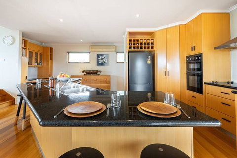 Ocean Views , Spacious House , Pet Friendly - Accommodation Sydney 3