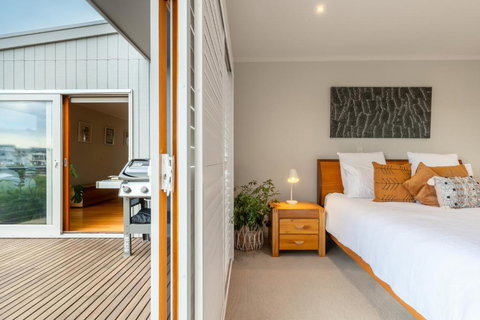 Ocean Views , Spacious House , Pet Friendly - Accommodation Sydney 2