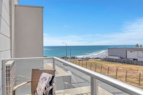 Oceanside At Christies Beach - Contemporary Comfort - Sydney 4u 1
