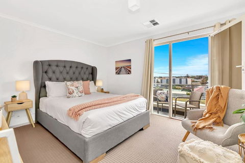 Oceanside At Christies Beach - Contemporary Comfort - Sydney 4u 0