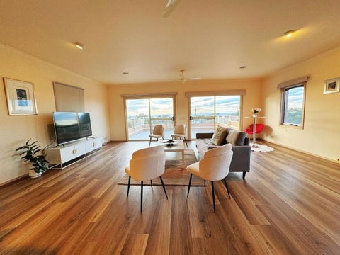 Oceanview 4B2B Two-story House With Big Balcony! - Sydney 4u 0