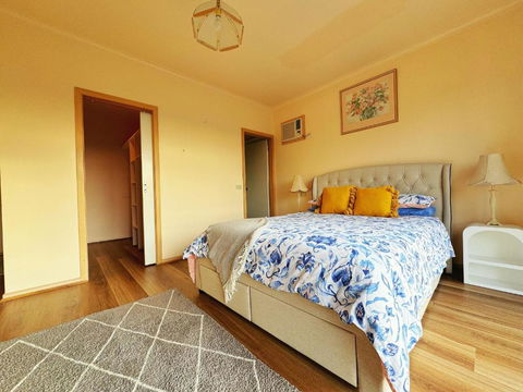 Oceanview 4B2B Two-story House With Big Balcony! - Sydney 4u 2