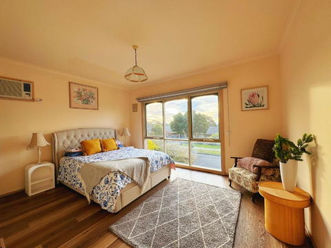 Oceanview 4B2B Two-story House With Big Balcony! - Sydney 4u 1