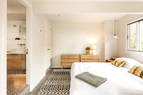 One Hundred Banksias - Accommodation Sydney 2