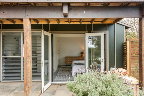 One Hundred Banksias - Accommodation Sydney 3