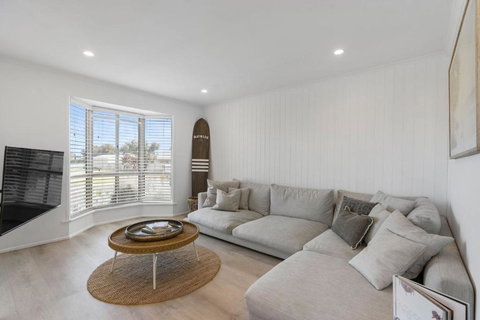 Our Little White House -74 Padman Crescent, Middleton - Accommodation Sydney 3