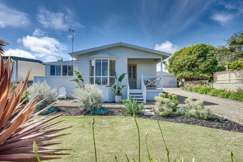 Our Little White House -74 Padman Crescent, Middleton - Accommodation Sydney 0