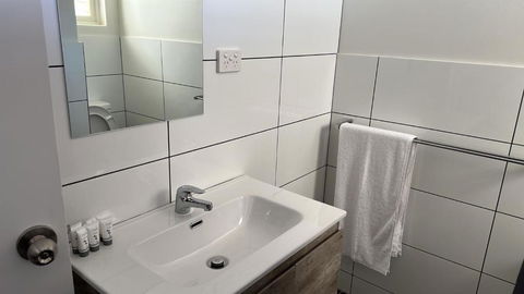 OUYEN MOTEL - Sydney 4u 3