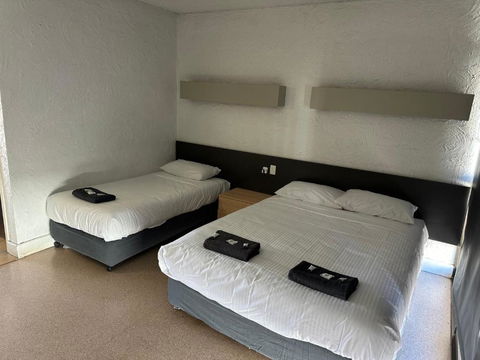 Overlander Hotel - Sydney 4u 2