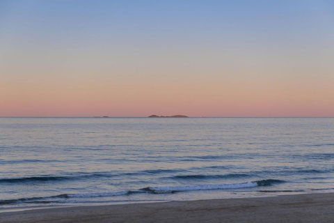 Pacific Dawn On The Beach One - Sydney 4u 3