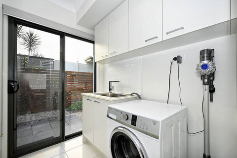 Pacific Paradise Luxury 4BR - Sydney 4u 2