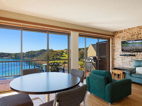 Pacific Pines Unit 4 - Sydney 4u 1