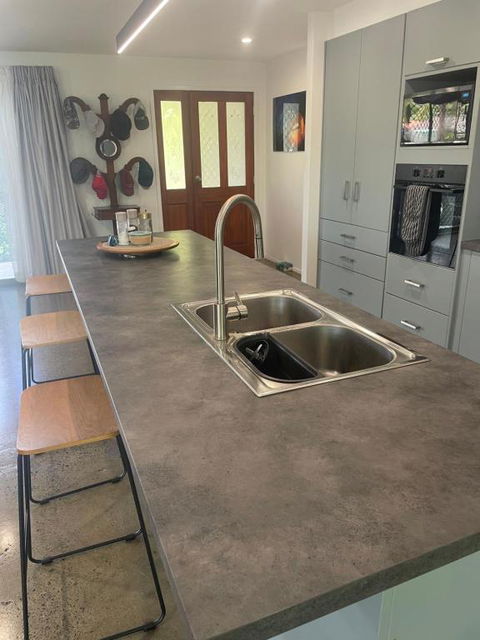 Pandanus Paradise. Newly Renovated 4 Bedroom Home - Sydney 4u 3
