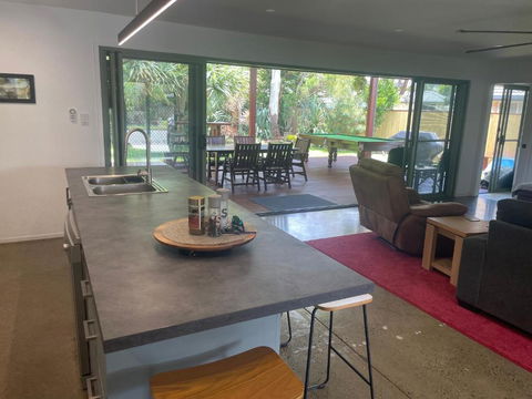 Pandanus Paradise. Newly Renovated 4 Bedroom Home - Sydney 4u 2