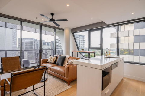 Panoramic View - Albert Park Lake & Shrine Views - Accommodation Sydney 1