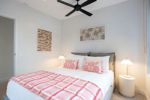 Panoramic View - Albert Park Lake & Shrine Views - Accommodation Sydney 3