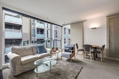 Parade Place - A Central Balcony Stay - Accommodation Sydney 1