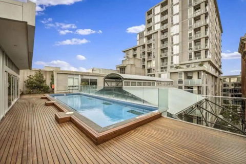Parade Place - A Central Balcony Stay - Accommodation Sydney 2