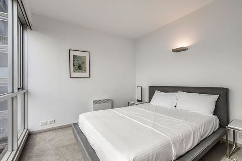 Parade Place - A Central Balcony Stay - Accommodation Sydney 3
