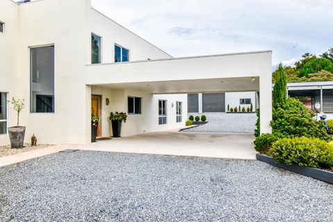 Paradise Point - Entire Home In Clarence Point, Tasmania Australia, 10 Guests 7 Bedrooms 7 Beds 3 Baths - Sydney 4u 0
