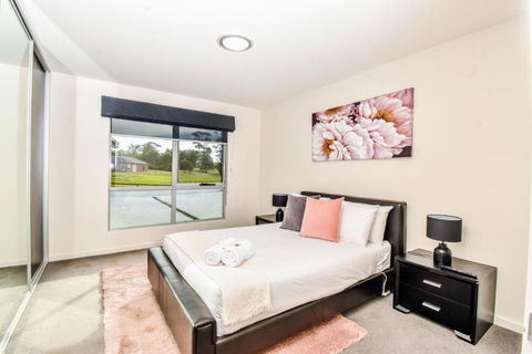 Paradise Point - Entire Home In Clarence Point, Tasmania Australia, 10 Guests 7 Bedrooms 7 Beds 3 Baths - Sydney 4u 1
