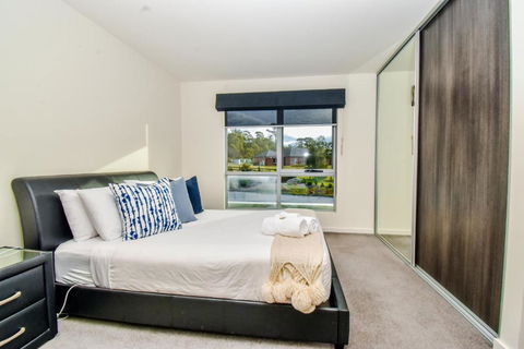 Paradise Point - Entire Home In Clarence Point, Tasmania Australia, 10 Guests 7 Bedrooms 7 Beds 3 Baths - Sydney 4u 2