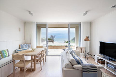 Pearl, Designer Beachfront Retreat, Semaphore Park - Sydney 4u 3