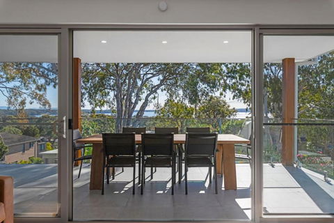Perfect Beachhouse Lakes Surf At Your Feet - Sydney 4u 0