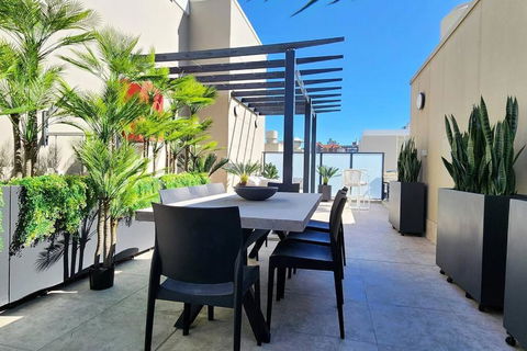 Penthouse With Private Terrace, Parking + 2 Pools - Sydney 4u 1