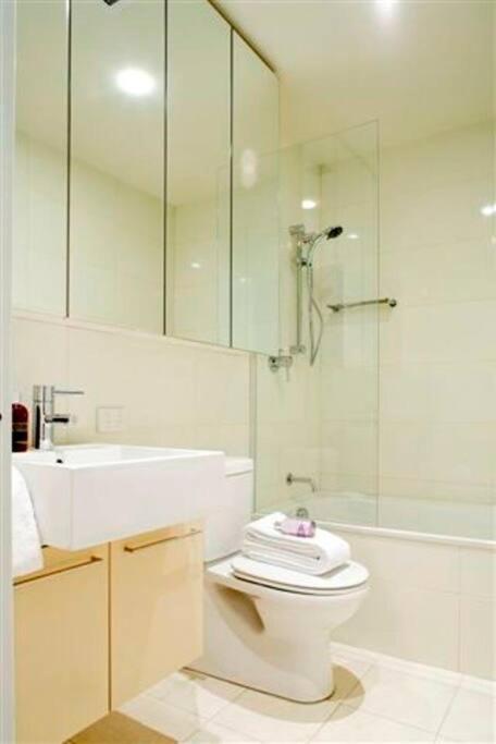 Perfectly Located Crows Nest Apartment C404 - Accommodation Sydney 2