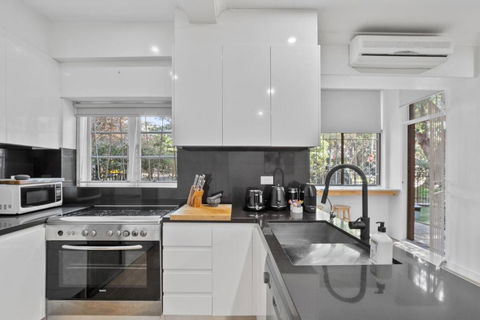 Pet-Friendly Home Just Minutes From Bondi Beach - Accommodation Sydney 1