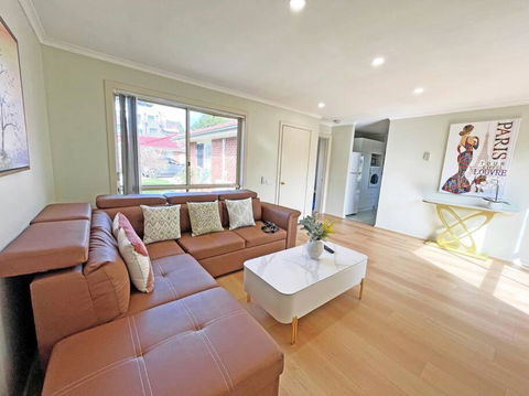 Pet-Friendly Retreat 2BR Ringwood Prime Location - Sydney 4u 3