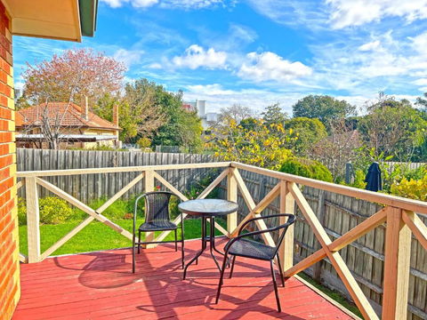 Pet-Friendly Retreat 2BR Ringwood Prime Location - Sydney 4u 0