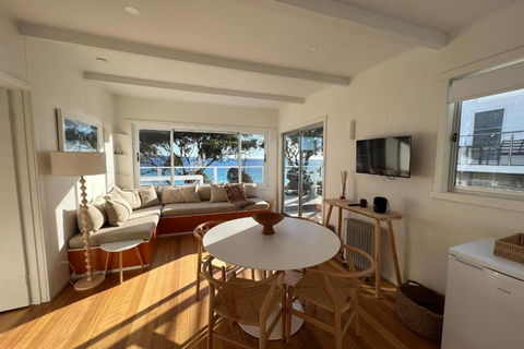 PIPI SHACK - Iconic Waterfront Shack Binalong Bay - Sydney 4u 2