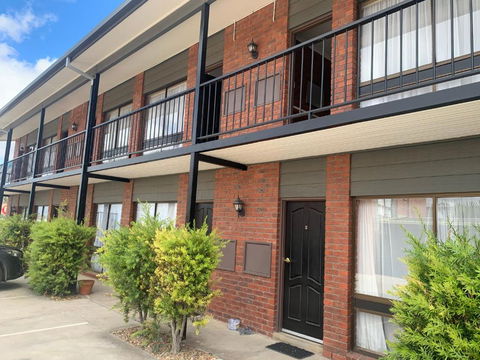 Ploughmans Motor Inn - Sydney 4u 3