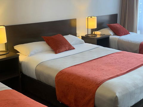 Ploughmans Motor Inn - Sydney 4u 1