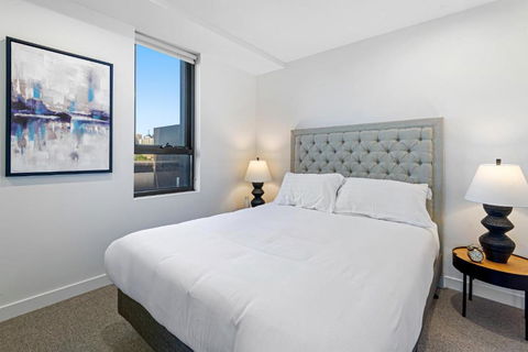 Polished 2-Bed Apartment With Gorgeous City Views - Sydney 4u 1
