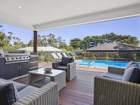 Pool And Spa - 300m Walk To Beach - Accommodation Sydney 1
